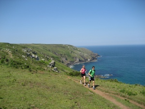 På South West Coast Path Walk söder om St Ives mötte vi några joggare